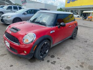 Vehículo asegurado con placas sobrepuestas en Culiacán