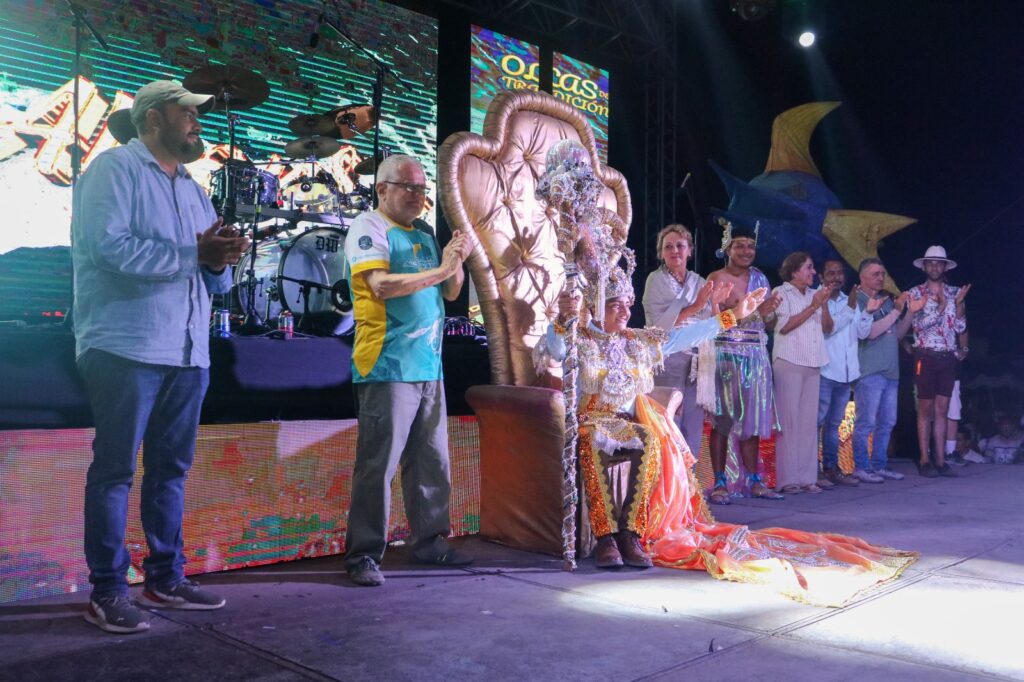 Culminan las coronaciones de las Fiestas del Mar de las Cabras con la investidura del Rey Armando I
