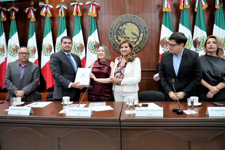 20251115_EntregaInforme-768x512