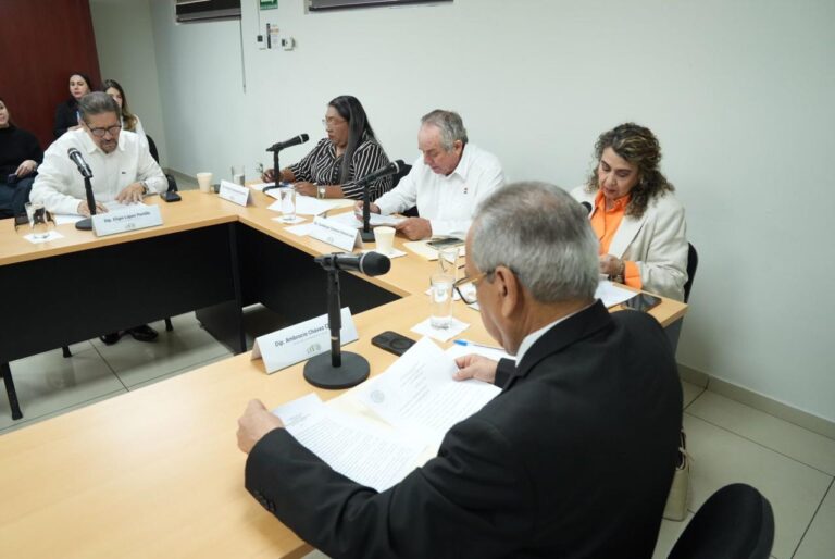 20251125_Csalud-768x514