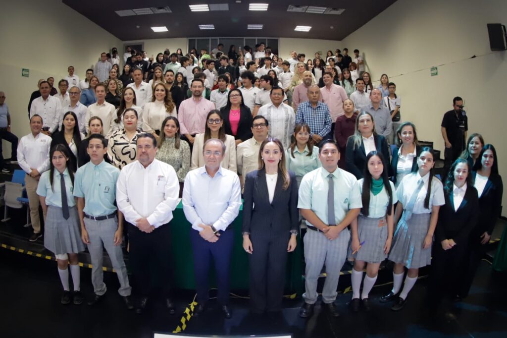 Jovenes-de-COBAES-debaten-sobre-inteligencia-artificial-en-el-11°-Encuentro-Estatal-Debate-tu-Mundo-3