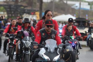 Dan banderazo del desfile de la Semana Internacional de la Moto 2026